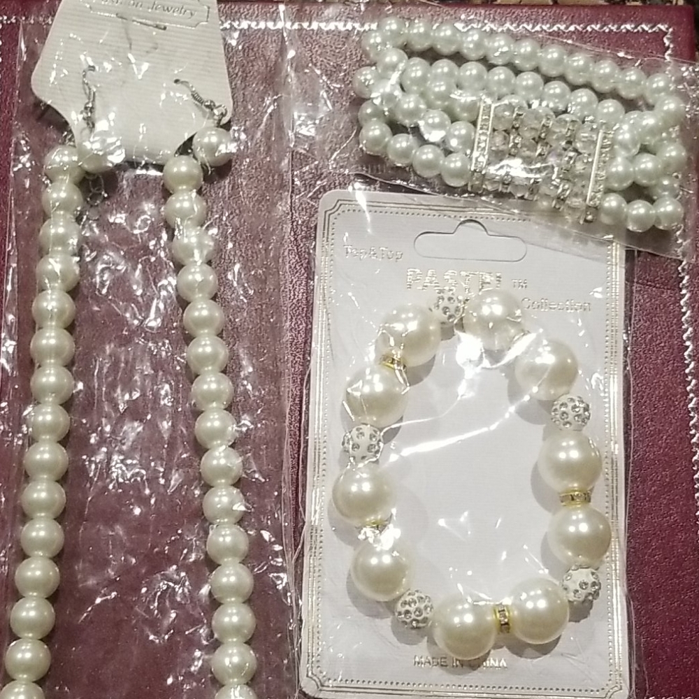PEARL BUNDLE!! COSTUME JEWELRY CLEARANCE!!